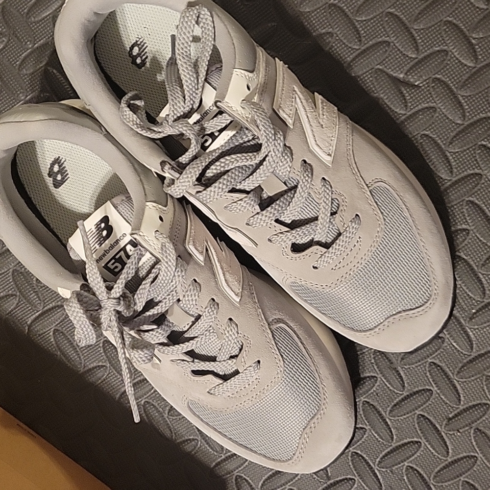 Gently worn platform New Balance